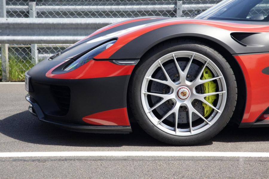  Porsche 918 Spyder 2015 года  (фото 9 из 32)